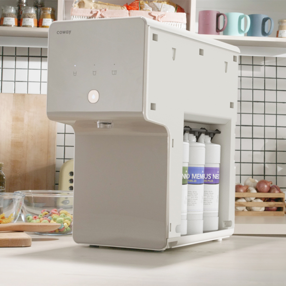 diagonal-view-of-table-top-water-purifier-in-the-house-kitchen-together-with-the-water-filters-coway-cinnamon